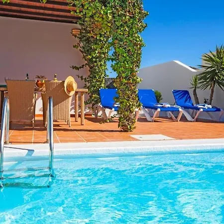 Villa Playa Blanca Sleeps 5 Pool Air Con Wifi